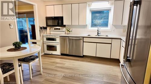 355 Penetangore Row, Kincardine, ON - Indoor Photo Showing Kitchen With Double Sink