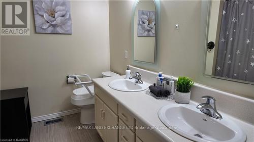 355 Penetangore Row, Kincardine, ON - Indoor Photo Showing Bathroom