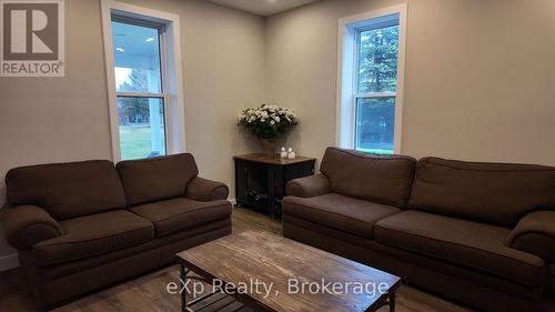 53 Concession 6, Brockton, ON - Indoor Photo Showing Living Room