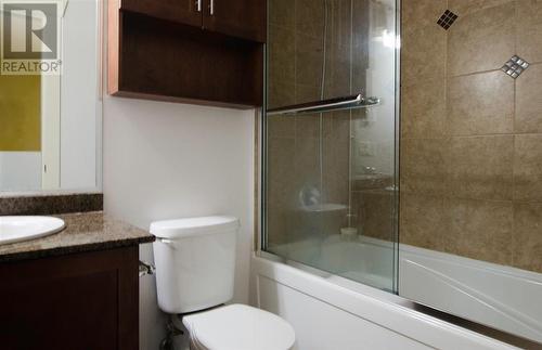 4 6538 Elgin Avenue, Burnaby, BC - Indoor Photo Showing Bathroom