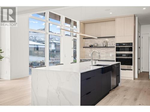 4983 Bucktail Lane, Kelowna, BC - Indoor Photo Showing Kitchen With Upgraded Kitchen