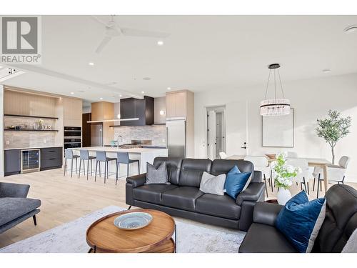 4983 Bucktail Lane, Kelowna, BC - Indoor Photo Showing Living Room