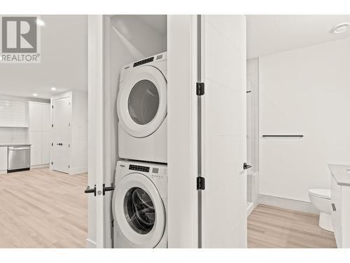 4983 Bucktail Lane, Kelowna, BC - Indoor Photo Showing Laundry Room