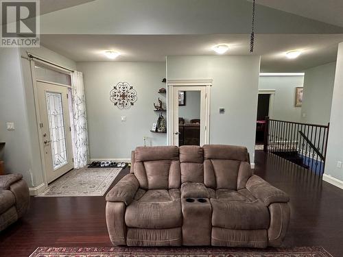 176 Phoenix Avenue Unit# 101, Penticton, BC - Indoor Photo Showing Living Room