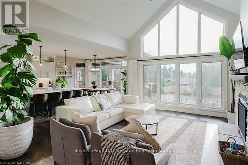 136 Trillium Drive Drive, Saugeen Shores, ON - Indoor Photo Showing Living Room