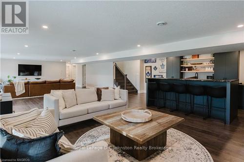 136 Trillium Drive Drive, Saugeen Shores, ON - Indoor Photo Showing Living Room