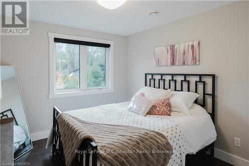 136 Trillium Drive Drive, Saugeen Shores, ON - Indoor Photo Showing Bedroom