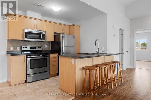 106 Sternes S, Ottawa, ON - Indoor Photo Showing Kitchen With Stainless Steel Kitchen