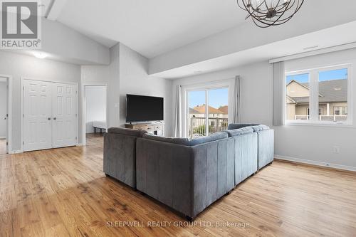 106 Sternes S, Ottawa, ON - Indoor Photo Showing Living Room