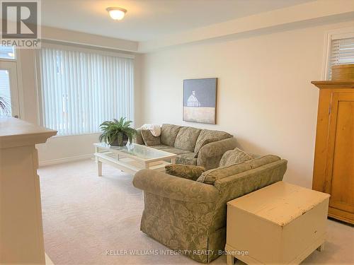 351 Rouncey Road, Ottawa, ON - Indoor Photo Showing Living Room