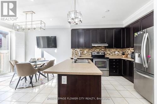 18 Loftsmoor Drive, Brampton, ON - Indoor Photo Showing Kitchen With Double Sink With Upgraded Kitchen