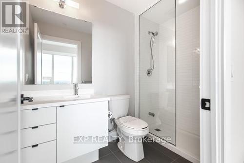 1904 - 3220 William Coltson Avenue, Oakville, ON - Indoor Photo Showing Bathroom