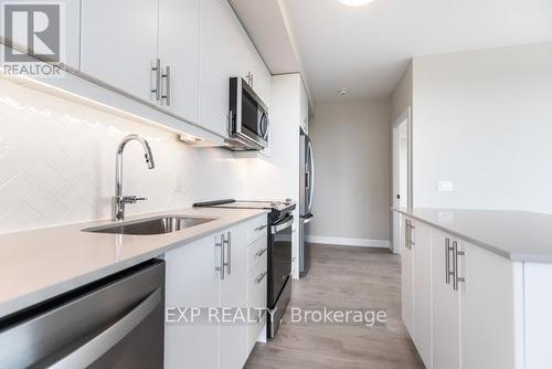 1904 - 3220 William Coltson Avenue, Oakville, ON - Indoor Photo Showing Kitchen With Upgraded Kitchen