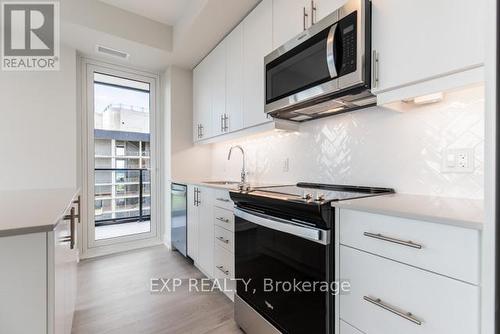 1904 - 3220 William Coltson Avenue, Oakville, ON - Indoor Photo Showing Kitchen With Upgraded Kitchen