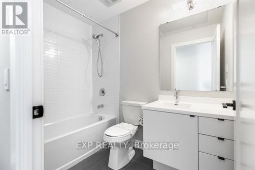 1904 - 3220 William Coltson Avenue, Oakville, ON - Indoor Photo Showing Bathroom