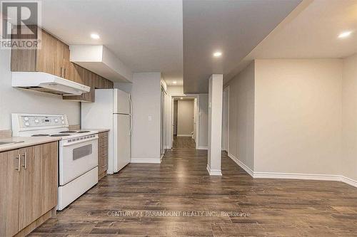 Bsmt - 28 Blairwood Court, Brampton, ON - Indoor Photo Showing Kitchen