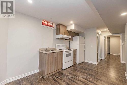 Bsmt - 28 Blairwood Court, Brampton, ON - Indoor Photo Showing Kitchen