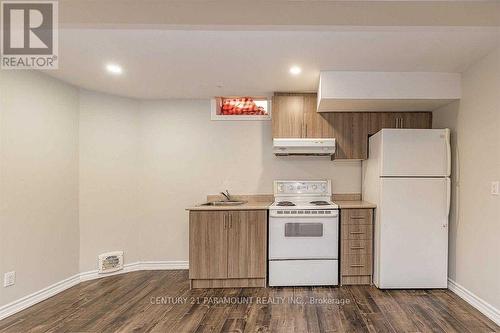 Bsmt - 28 Blairwood Court, Brampton, ON - Indoor Photo Showing Kitchen