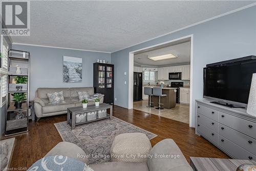 40 Bullfrog Drive, Puslinch, ON - Indoor Photo Showing Living Room