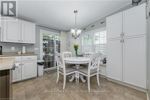 40 Bullfrog Drive, Puslinch, ON - Indoor Photo Showing Dining Room