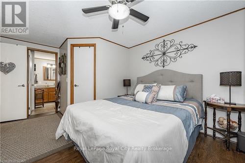 40 Bullfrog Drive, Puslinch, ON - Indoor Photo Showing Bedroom