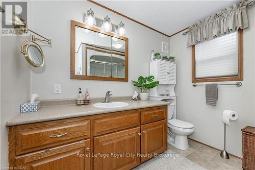 40 Bullfrog Drive, Puslinch, ON - Indoor Photo Showing Bathroom