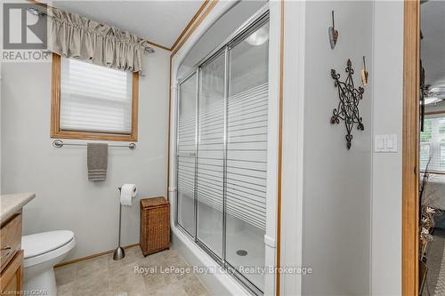 40 Bullfrog Drive, Puslinch, ON - Indoor Photo Showing Bathroom