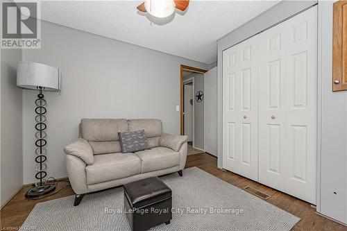 40 Bullfrog Drive, Puslinch, ON - Indoor Photo Showing Living Room