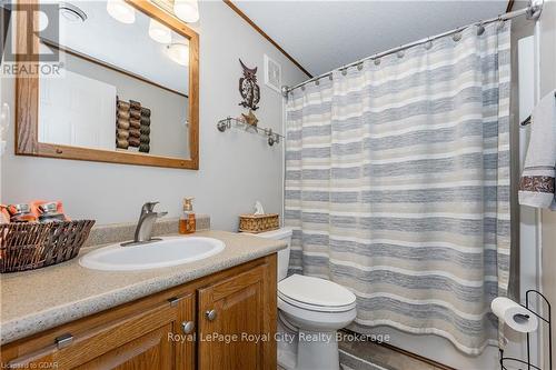 40 Bullfrog Drive, Puslinch, ON - Indoor Photo Showing Bathroom