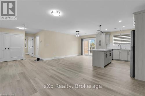 370 Forfar Street E, Centre Wellington (Fergus), ON - Indoor Photo Showing Kitchen