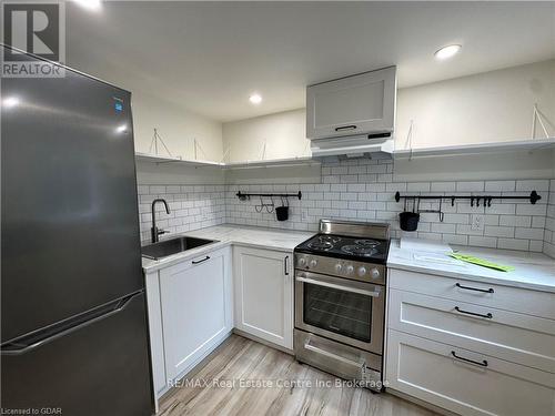 B - 36 London Road W, Guelph (Exhibition Park), ON - Indoor Photo Showing Kitchen