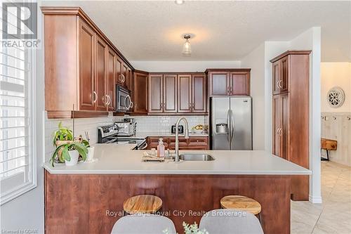 30 Geddes Crescent, Guelph (Hanlon Creek), ON - Indoor Photo Showing Kitchen With Double Sink