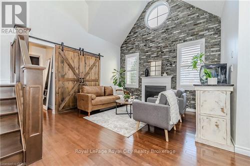 30 Geddes Crescent, Guelph (Hanlon Creek), ON - Indoor Photo Showing Living Room With Fireplace