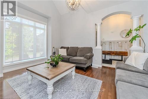 30 Geddes Crescent, Guelph (Hanlon Creek), ON - Indoor Photo Showing Living Room