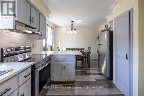 200 Alma Street N, Guelph (Onward Willow), ON - Indoor Photo Showing Kitchen