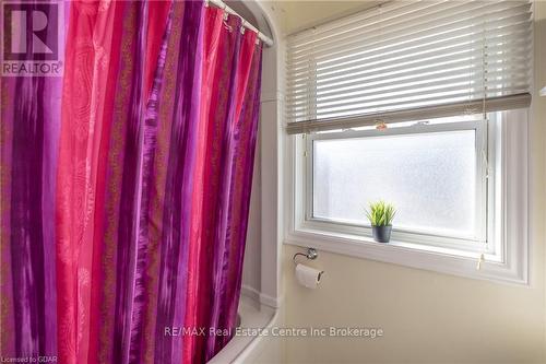 200 Alma Street N, Guelph (Onward Willow), ON - Indoor Photo Showing Bathroom