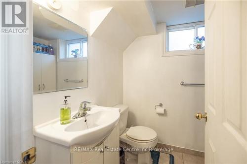 200 Alma Street N, Guelph (Onward Willow), ON - Indoor Photo Showing Bathroom