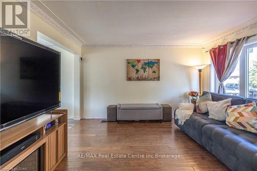 200 Alma Street N, Guelph (Onward Willow), ON - Indoor Photo Showing Living Room