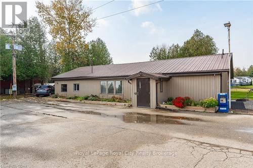 2 Spruce Avenue, Puslinch, ON - Outdoor