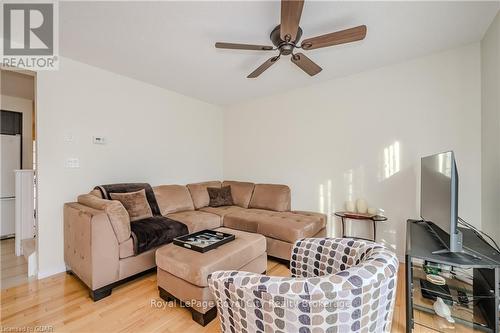 39 - 31 Schroder Crescent, Guelph (Grange Hill East), ON - Indoor Photo Showing Living Room