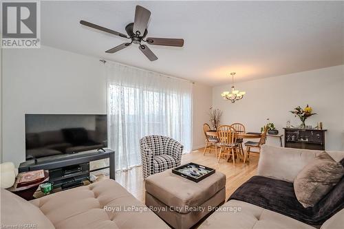 39 - 31 Schroder Crescent, Guelph (Grange Hill East), ON - Indoor Photo Showing Living Room