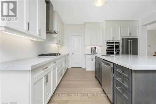 132 Drexler Avenue, Guelph/Eramosa (Rockwood), ON - Indoor Photo Showing Kitchen With Upgraded Kitchen