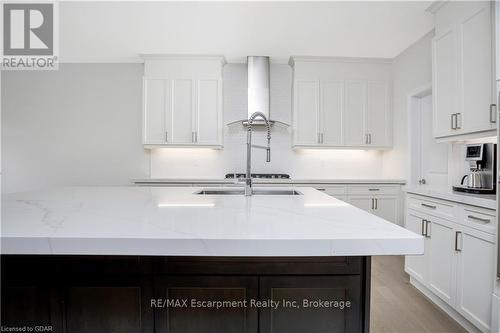 132 Drexler Avenue, Guelph/Eramosa (Rockwood), ON - Indoor Photo Showing Kitchen