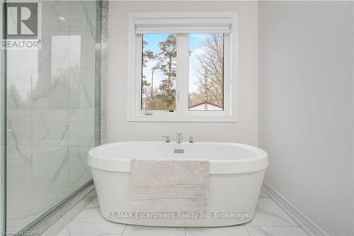 132 Drexler Avenue, Guelph/Eramosa (Rockwood), ON - Indoor Photo Showing Bathroom