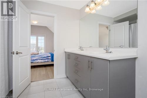 132 Drexler Avenue, Guelph/Eramosa (Rockwood), ON - Indoor Photo Showing Bathroom