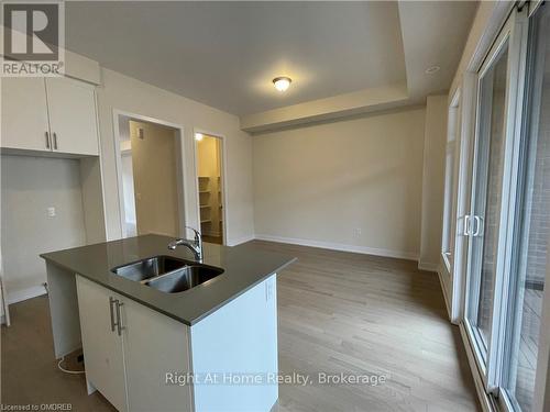 3044 Perkins Way, Oakville (1010 - Jm Joshua Meadows), ON - Indoor Photo Showing Kitchen With Double Sink