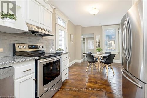 274 Alma Street, Guelph/Eramosa (Rockwood), ON - Indoor Photo Showing Kitchen With Upgraded Kitchen