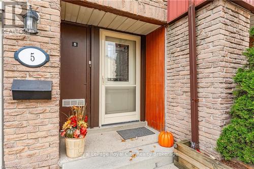 5 - 2 Worton Avenue, Guelph (Parkwood Gardens), ON - Outdoor