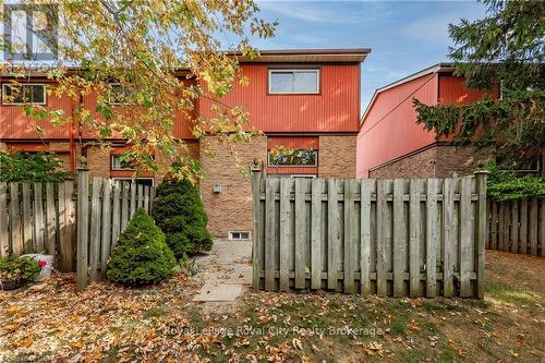 5 - 2 Worton Avenue, Guelph (Parkwood Gardens), ON - Outdoor