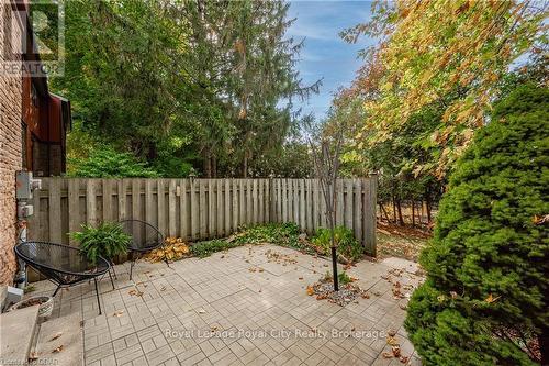 5 - 2 Worton Avenue, Guelph (Parkwood Gardens), ON - Outdoor